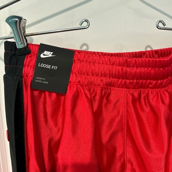 Nike Women’s Red Icon Clash Popper Pants Size Small NEW NWT - Picture 3 of 9
